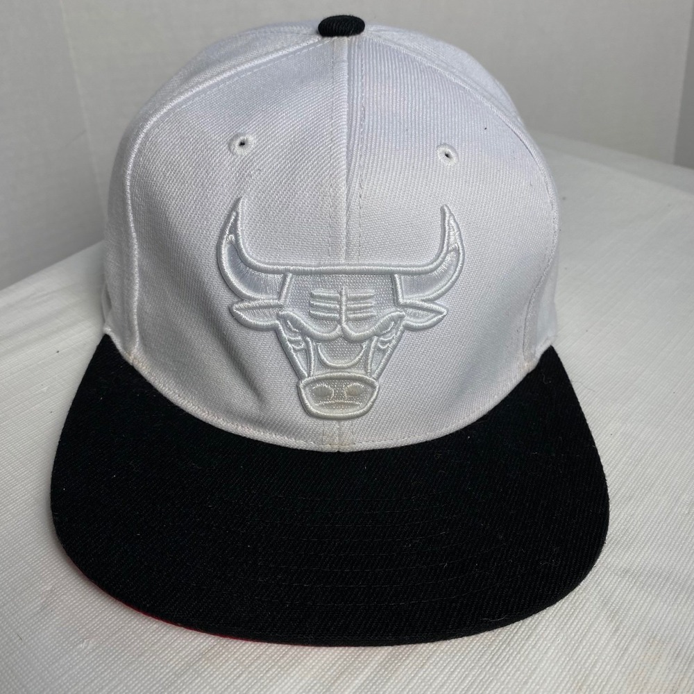 CHICAGO BULLS Mitchell & Ness Snapback Hat Cap Mens OSFM White Black Red NBA